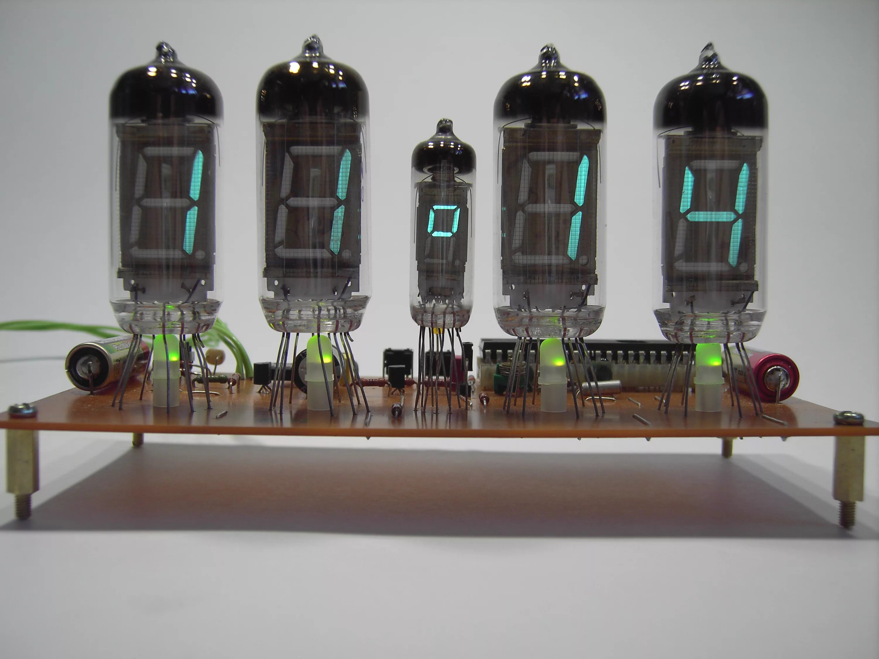 корпус газоразрядные индикаторы ин-14. часы на 4 лампах. часы на 4 лампах. часы на 4 лампах. газоразрядные индикаторы ин-14 счетчик.