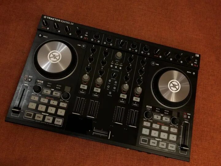 Traktor kontrol s4. Traktor s4 mk2. Native instruments Traktor s4 mk2. Traktor kontrol s4 mk2 купить. Traktor s4 mk2 купить.