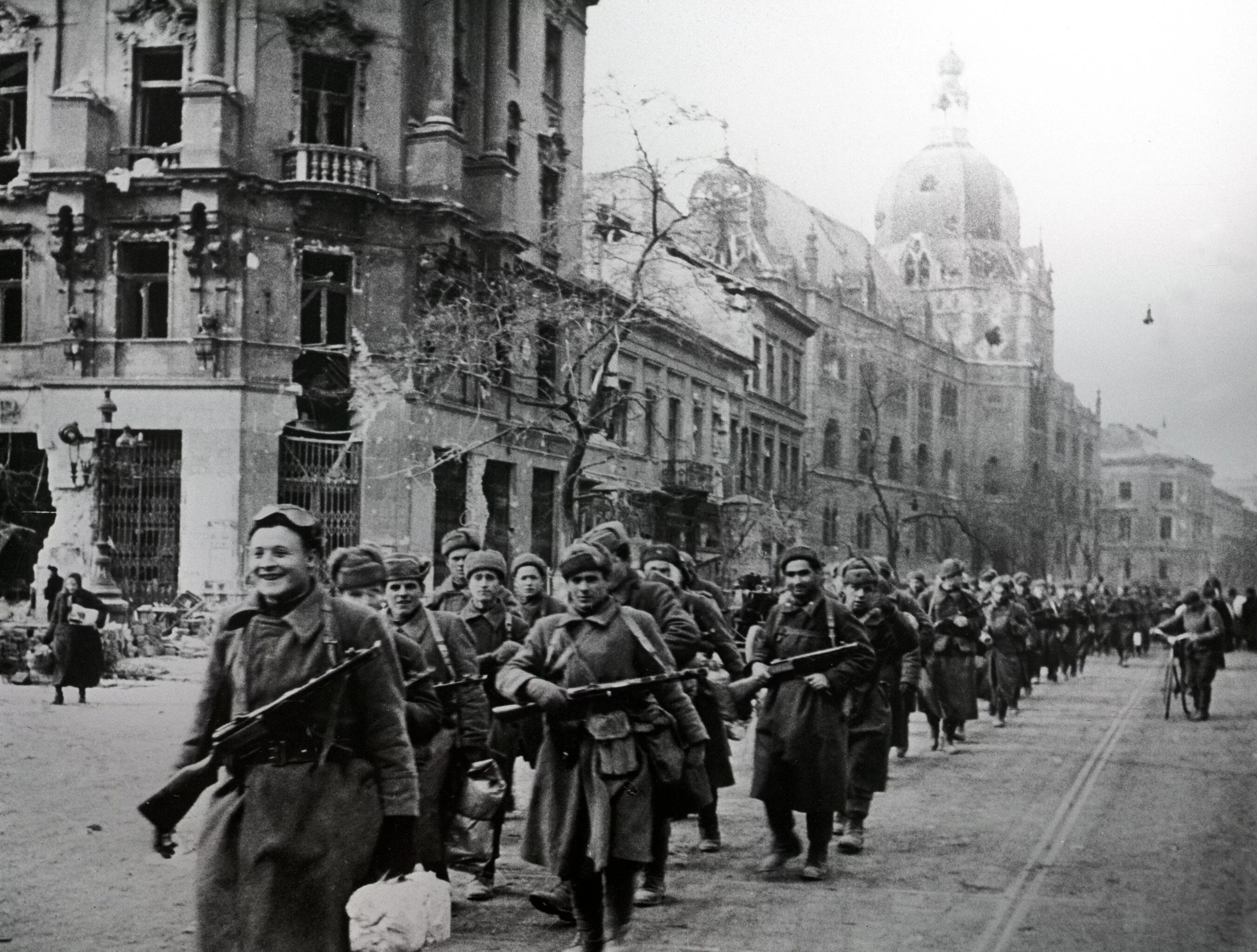 Фотографии великой отечественной войны 1945. Будапештская операция 1945. Штурм Будапешта 1945. Будапештская операция 1944. Будапештская наступательная операция.