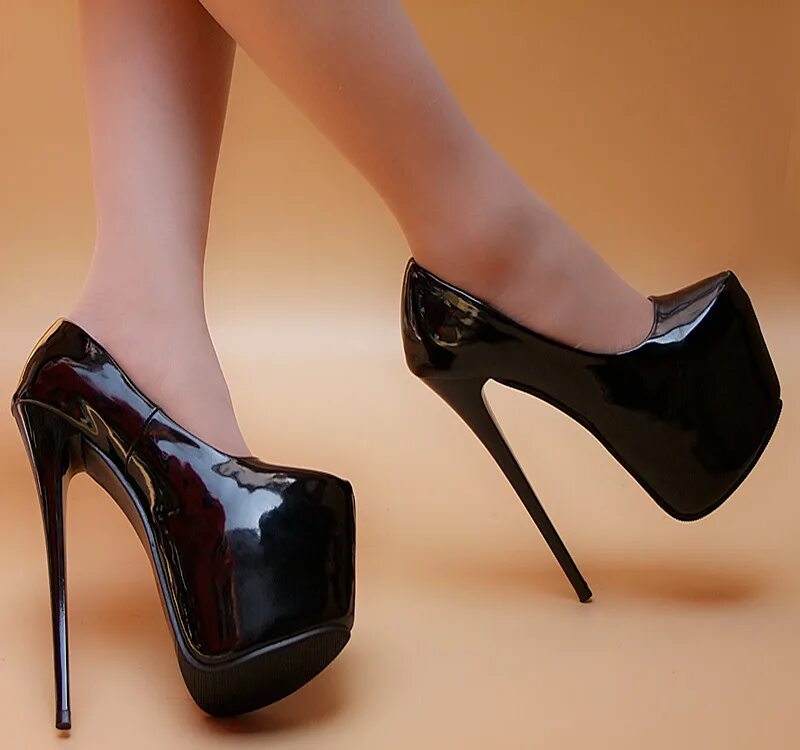 синие туфли на высоком каблуке. ночные туфли. купить женские туфли в перми с блестками под золото. туфли женские на среднем каблуке. босоножки с прозрачным каблуком.