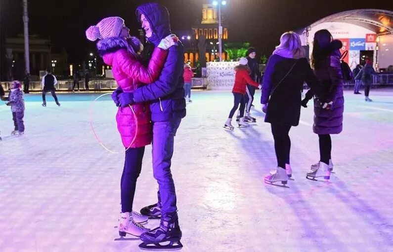 Каток черемушки. Вешняковская 16 каток. Каток в Черемушках. Каток в Черемушках в парке.