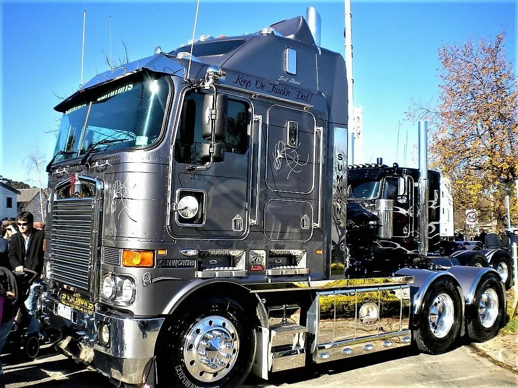 Бескапотный петербилт 362. Бескапотные американские грузовики gmc. Freightliner 1980. Грузовик трак фредлайнер. Петербилт безкапотник.
