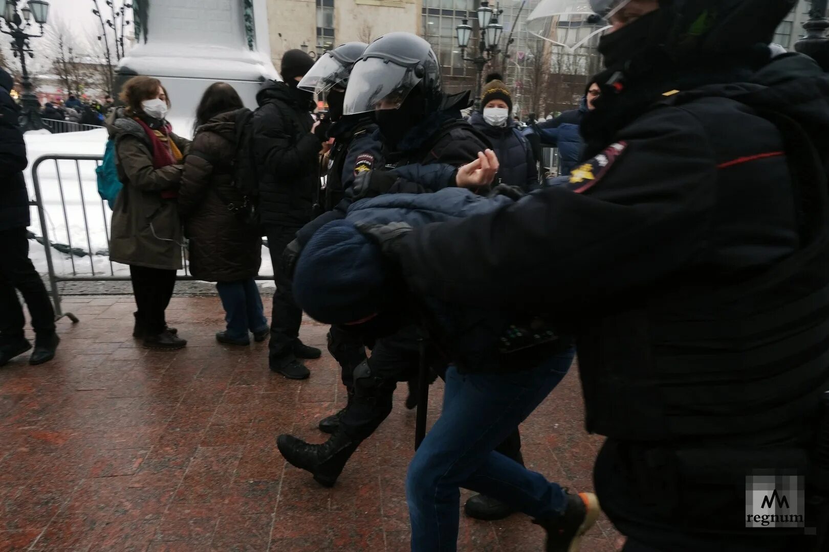Случаи нападения на россию. Задержания протесты 23 января 2021.