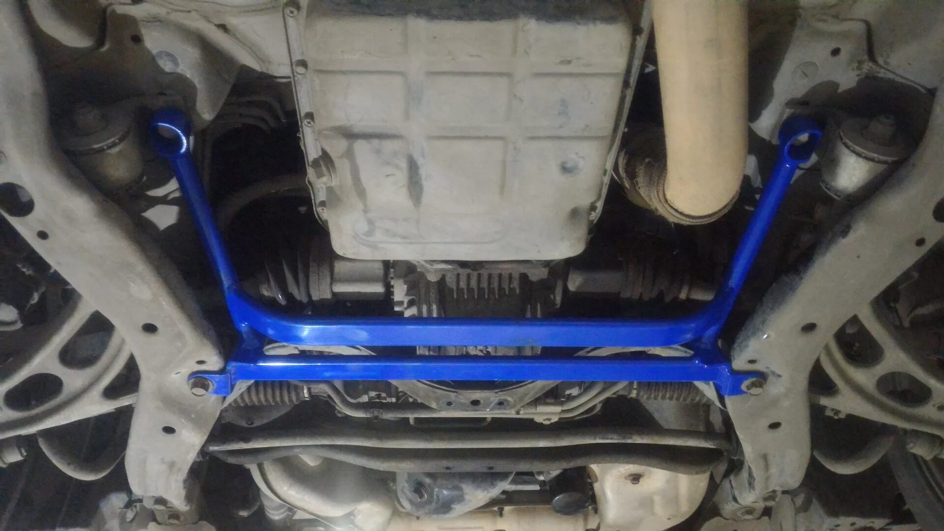 Распорки subaru forester. Forester sh распорка задняя. Распорка subaru forester sh. Задняя распорка субару grb. Распорка subaru xv.