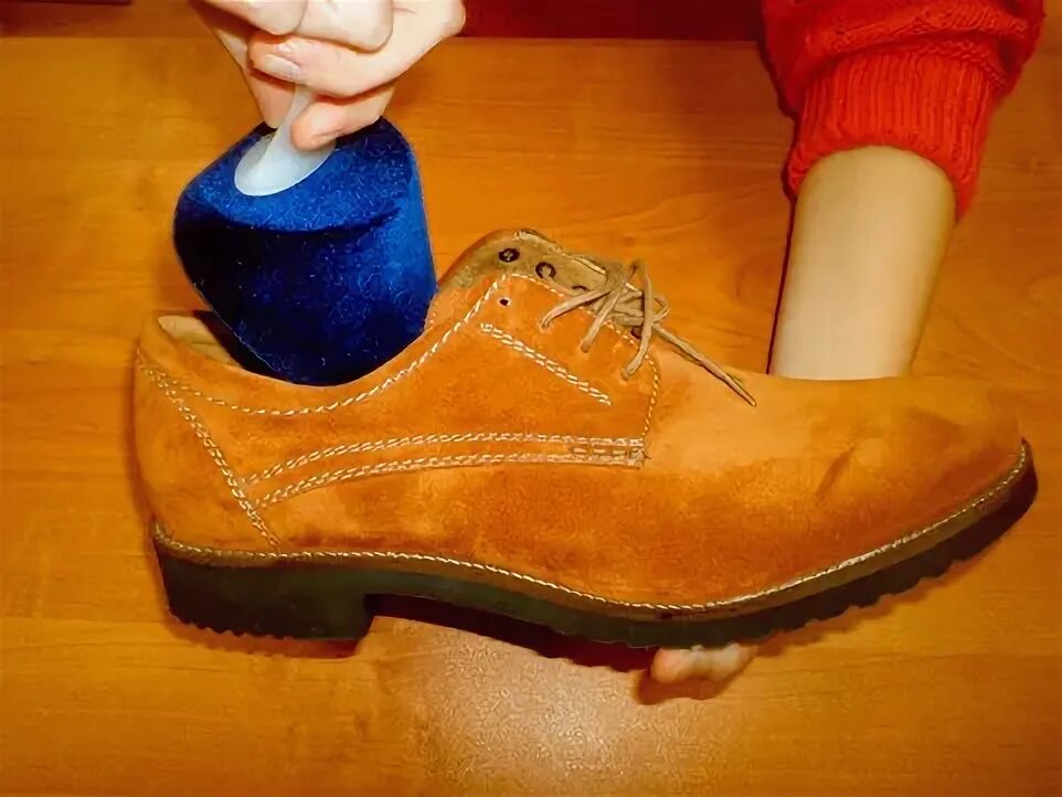 Пятна на кожаных ботинках. Нубук пятна. Норвежский лесоруб в нубуковой обуви. Чистка обуви из нубука. Разводы на обуви из нубука.