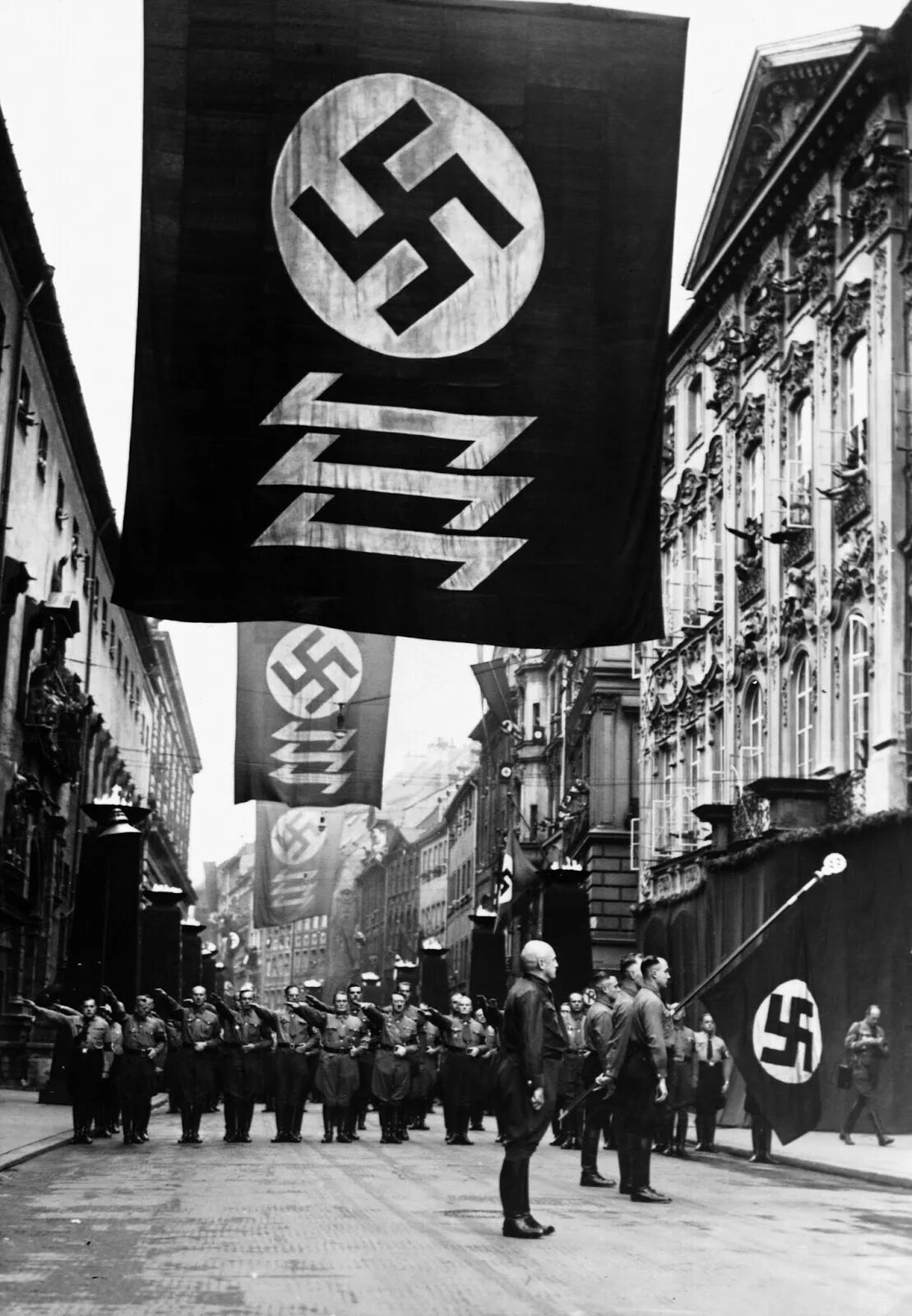 Фашистские z v. Знамя НСДАП. Флаги нацистов Германии 1941.