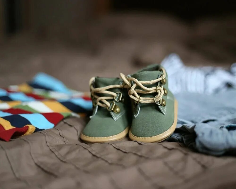 Продаются детские ботиночки. Эрнест хемингуэй детские ботиночки. Детские ботиночки неношеные. Хемингуэй ботиночки неношеные. Продаются детские ботиночки неношеные.