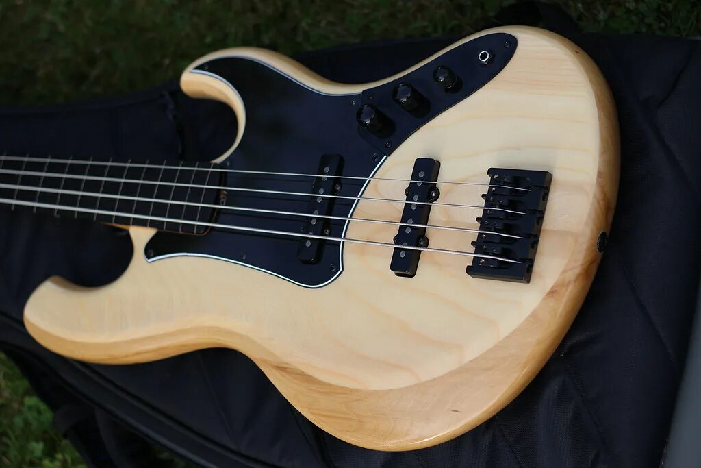 Warwick corvette streamer 4. Warwick rockbass corvette 5. Rockbass by warwick corvette $$. Medium bass. Nf guitars gr-22 (l-g3) bk.