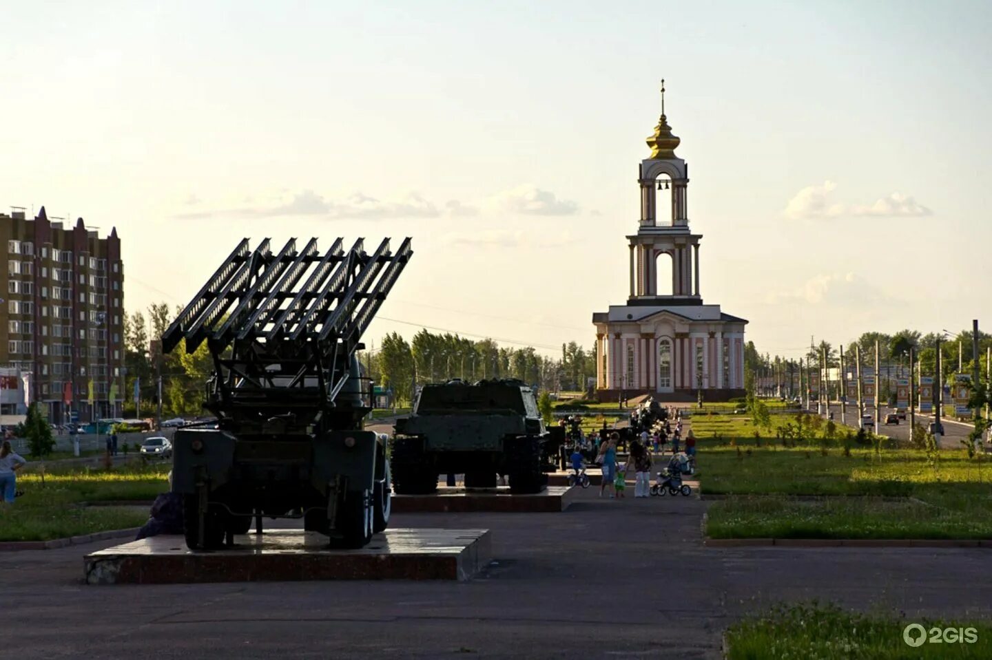 Курск kursk. Мемориальный комплекс Курская дуга Курск. Парк Победы Курск. Мемориальный комплекс Триумфальная арка Курск. Храм великомученика Георгия Победоносца (Курск).