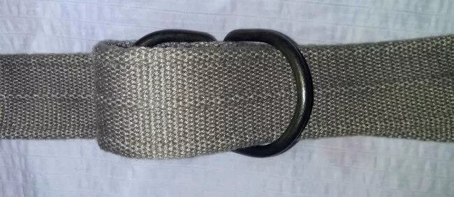 застегивать ремень с двумя кольцами. пояс с 2 кольцами. ремень с двойным кольцом. как застегивать ремень с двумя кольцами пошагово. как завязать пояс с кольцами.