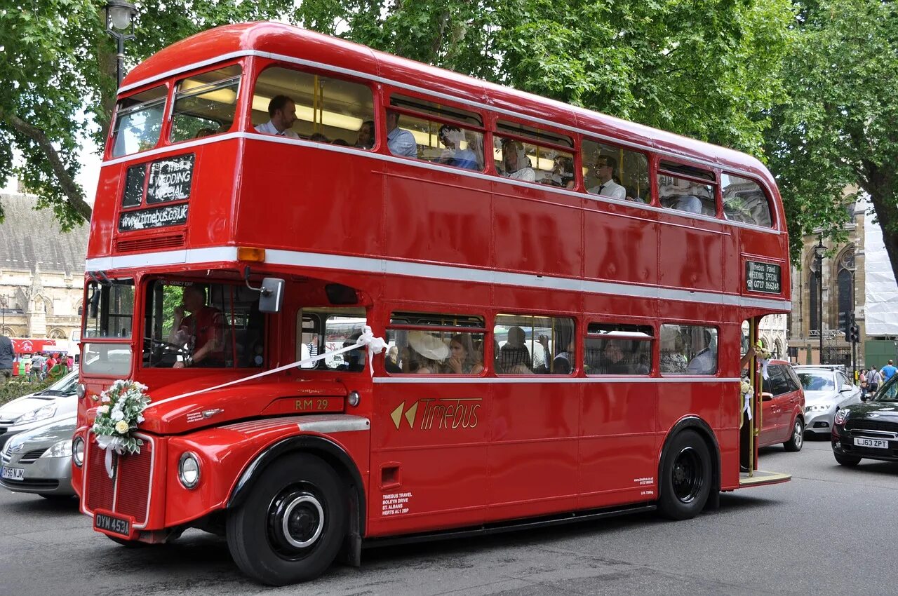 Red bus. Двухэтажный автобус в великобритании. великобритания даблдекер. red bus лондон. лондонский даблдекер.