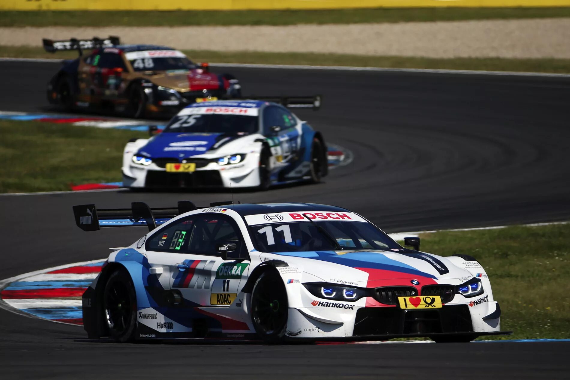 BMW m8 DTM. BMW DTM 2018 Шелл. BMW DTM 2019 2018. BMW DTM 1990. Основная группа гонщиков в спортивной гонке