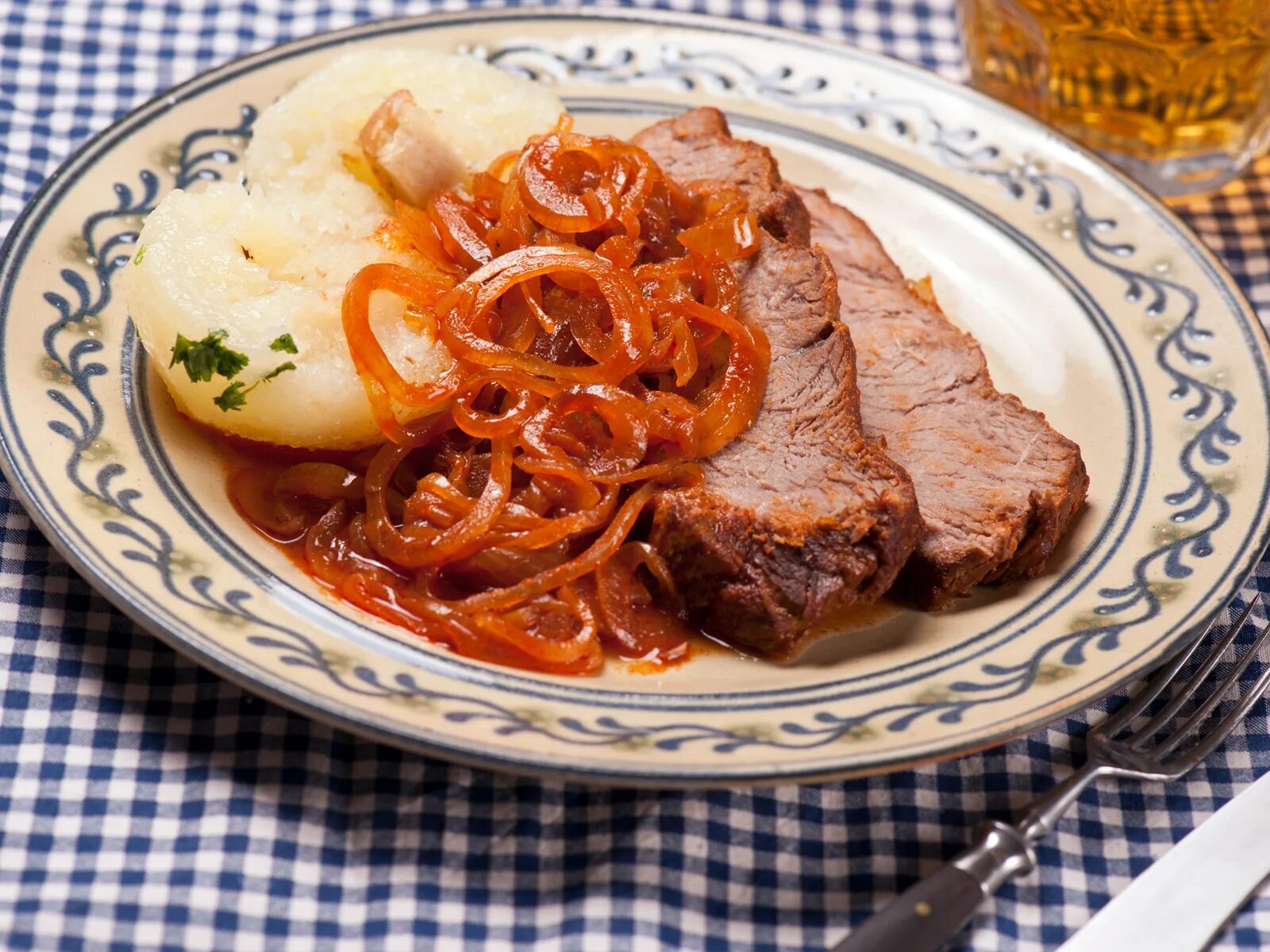 Немецкая кухня. Немецкая кухня мясо. Германские мясные блюда. Блюда баварской кухни