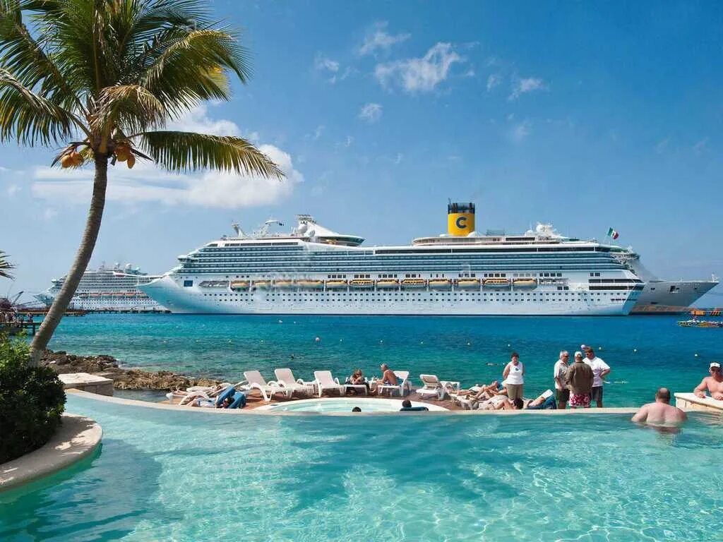 Cruises travel. Круизный лайнер Карибское море. Круизный лайнер Карибы. Круизный лайнер по Карибскому морю. Круиз на лайнере по Карибскому морю.