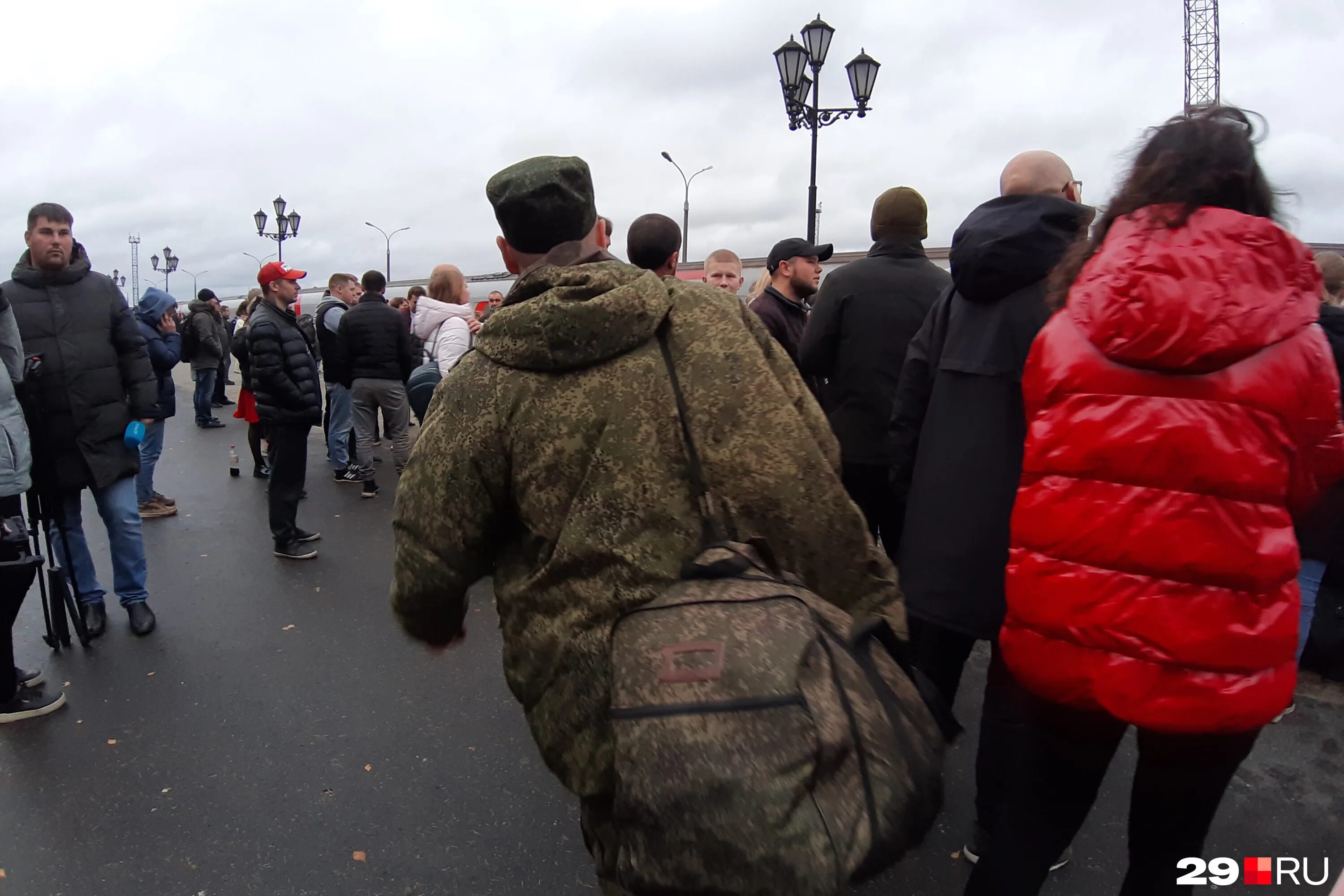 Митинги в россии 2021 навальный. Армия мобилизация. Российский солдат. Похороны мобилизированных. Мобилизованные в россии.