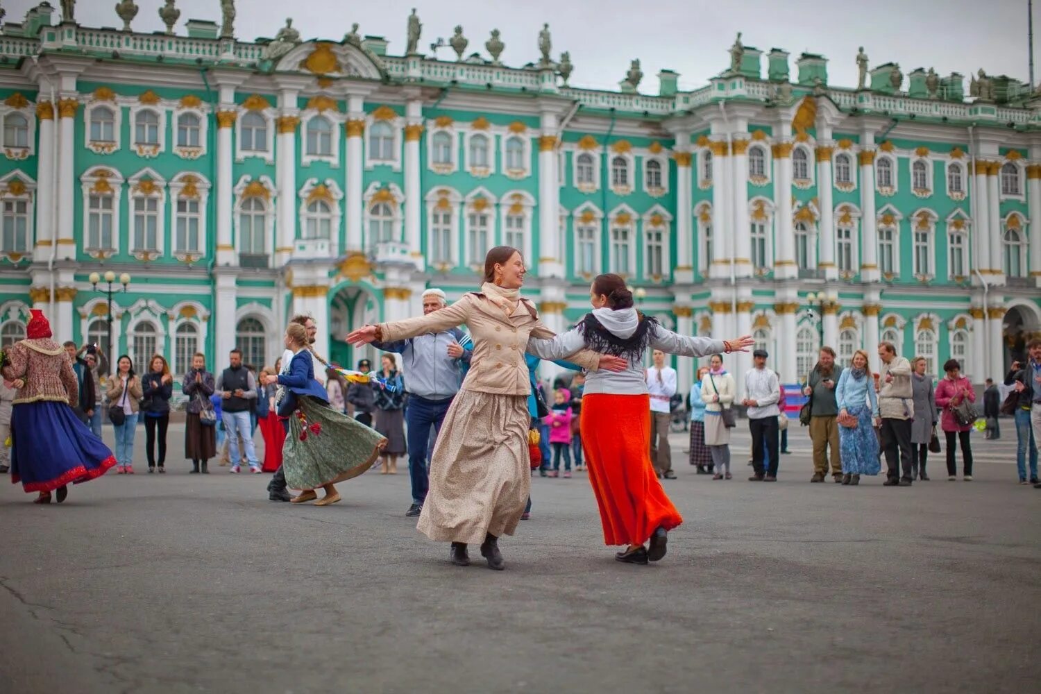 Культурные мероприятия в россии. Традиции народов Санкт-Петербурга. Хоровод Санкт Петербург. Народные гуляния в Петербурге.