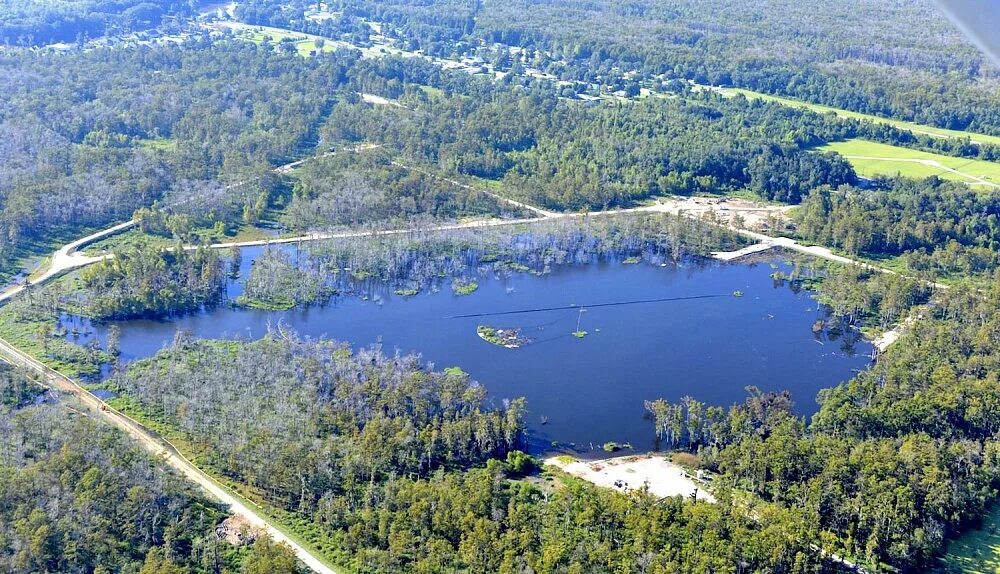 Катастрофы на озерах. Озеро Пеннер. Озеро пенёр катастрофа. Озеро пенёр, штат Луизиана, США. Озеро Пеннер водоворот.