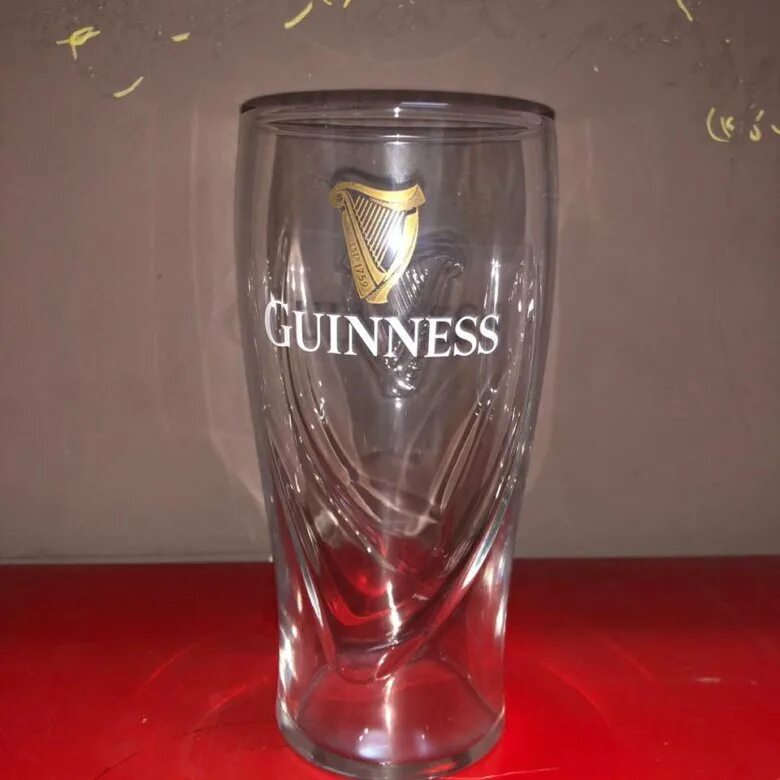 Гиннесс бокал 0. Пивной бокал гиннесс. Пивной бокал guinness. Бокал гиннесс. Стакан гиннес.