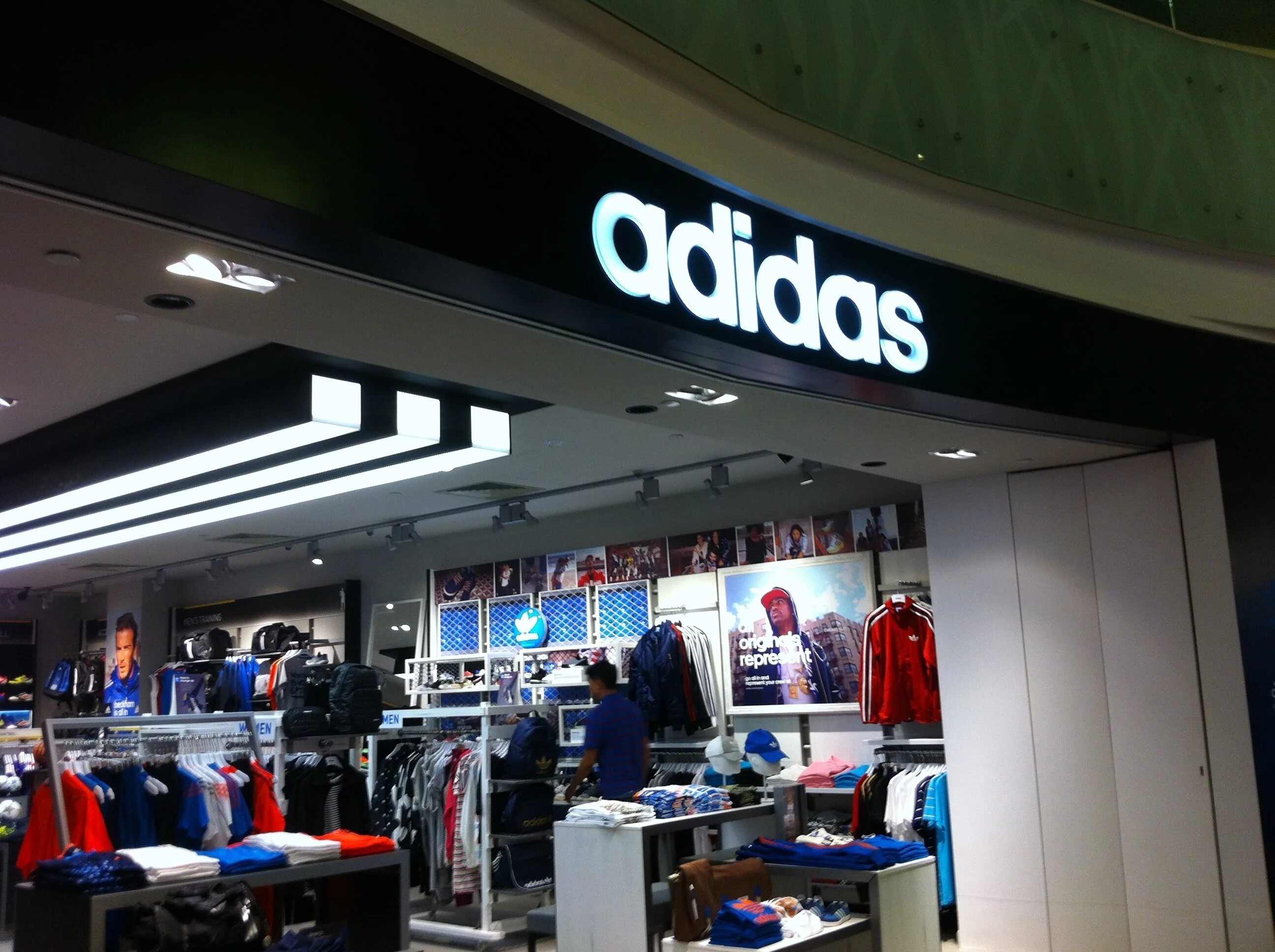 Адидас тц. Adidas Store. Adidas shop. Фотомагазин адидас. Фирменный магазин adidas.