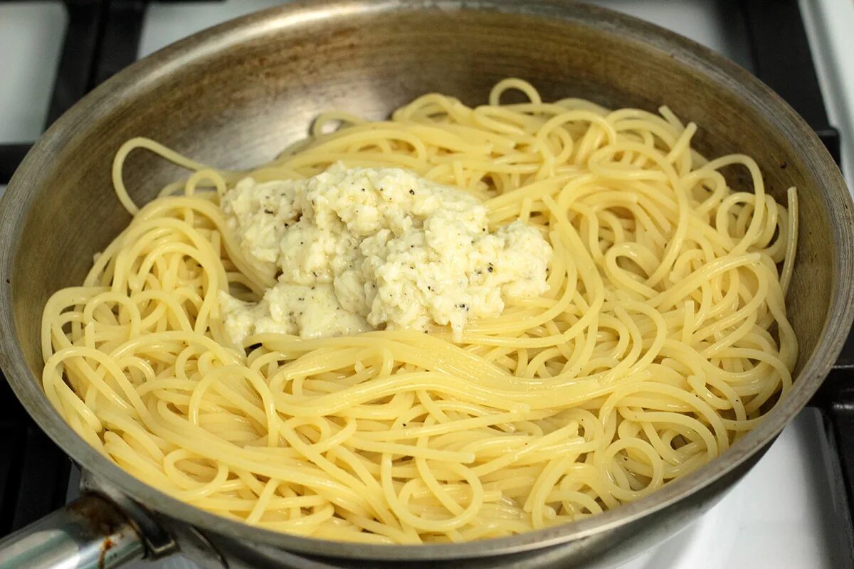 Cacio e pepe. Букатини Качо Пепе. Спагетти Качо е Пепе. Классический тальолини Качо-э-Пепе. Римская паста Качо-э-Пепе.