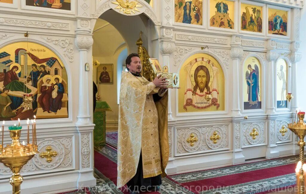 храм в струнино. храм в спасо заозерницком. спасо-преображенский собор санкт-петербург священники. настоятель спасо преображенского. настоятель спасо преображенского.