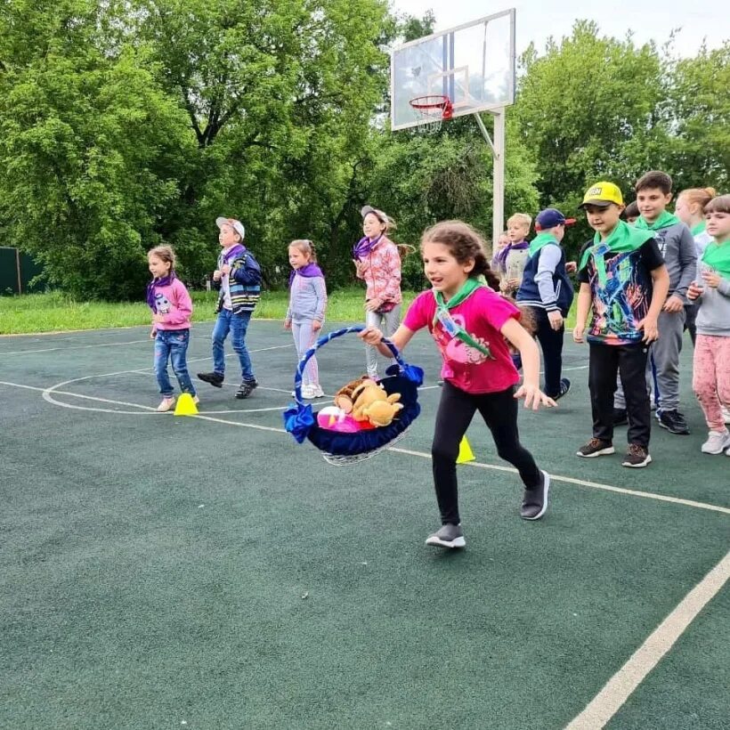 В школе прошли веселые старты. В школе прошли веселые старты. Веселые старты для начальной школы в спортзале. В школе прошли веселые старты. Веселые старты в лагере.
