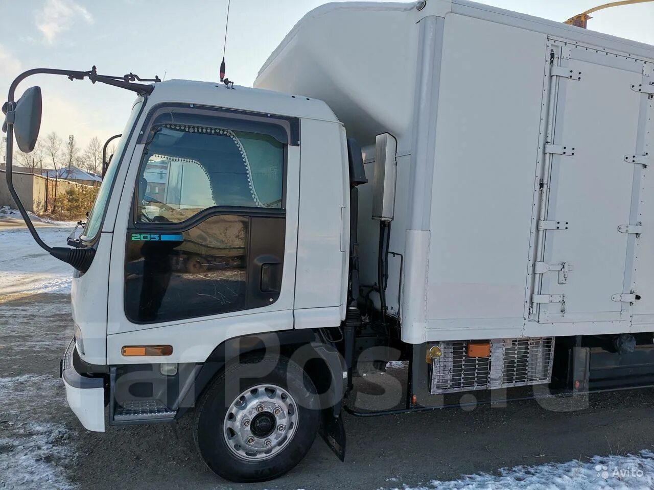 Исузу омск. Isuzu elf 1991. Isuzu elf бортовой. Исузу рефрижератор со спальником. Исузу эльф 2010.