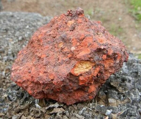 Какие минералы образуют железо в природе. Оксид железа минерал. Оксид железа в природе. Железо в природе. Оксид железа 2 в природе.