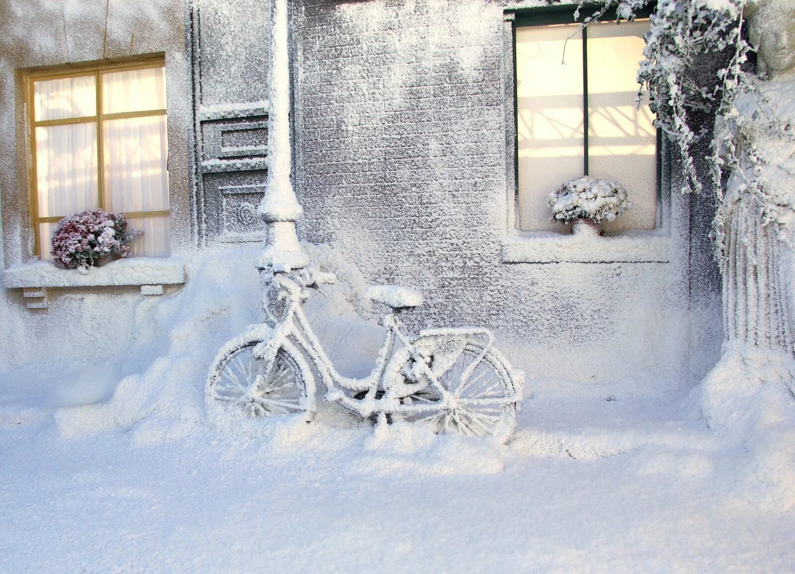 Картинки февраль стильные. Зимний велосипед. Велосипед для снега. Велосипед зимой. Снежный велосипед.