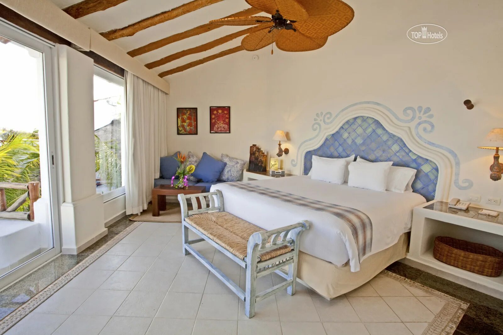 Desire room. Desire room. Desire resort & spa- couples only 4*. Спальня с окном в пол. Desire resort spa riviera maya 5 свинг.