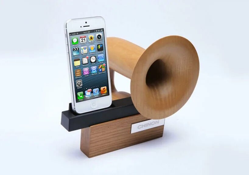 Колонки звука андроид. Wooden Speaker колонка. Подставка для смартфона. Усилитель звука для телефона из дерева. Подставка колонка для телефона деревянная.