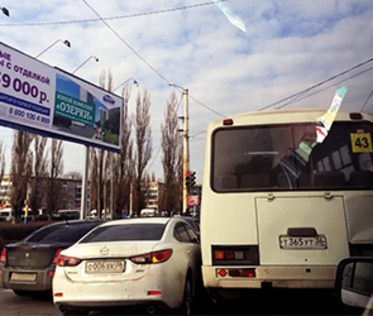 Остужева воронеж маршрутки. Дтп автобуса на остужева. авария в воронеже на остужева. кольцо остужева воронеж. авария на остужевском кольце воронеж.