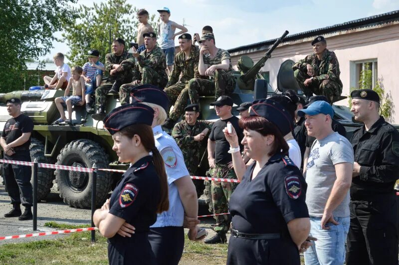 Берет ОМОН. Черный берет ОМОН. ОМОН Свердловской области 2000. Звезда ОМОН Екатеринбург.