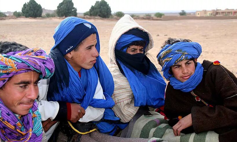 Коренное население арабы и берберы. Берберы Марокко. Берберы в Африке. Народы Алжира берберы. Женщины туареги берберы.