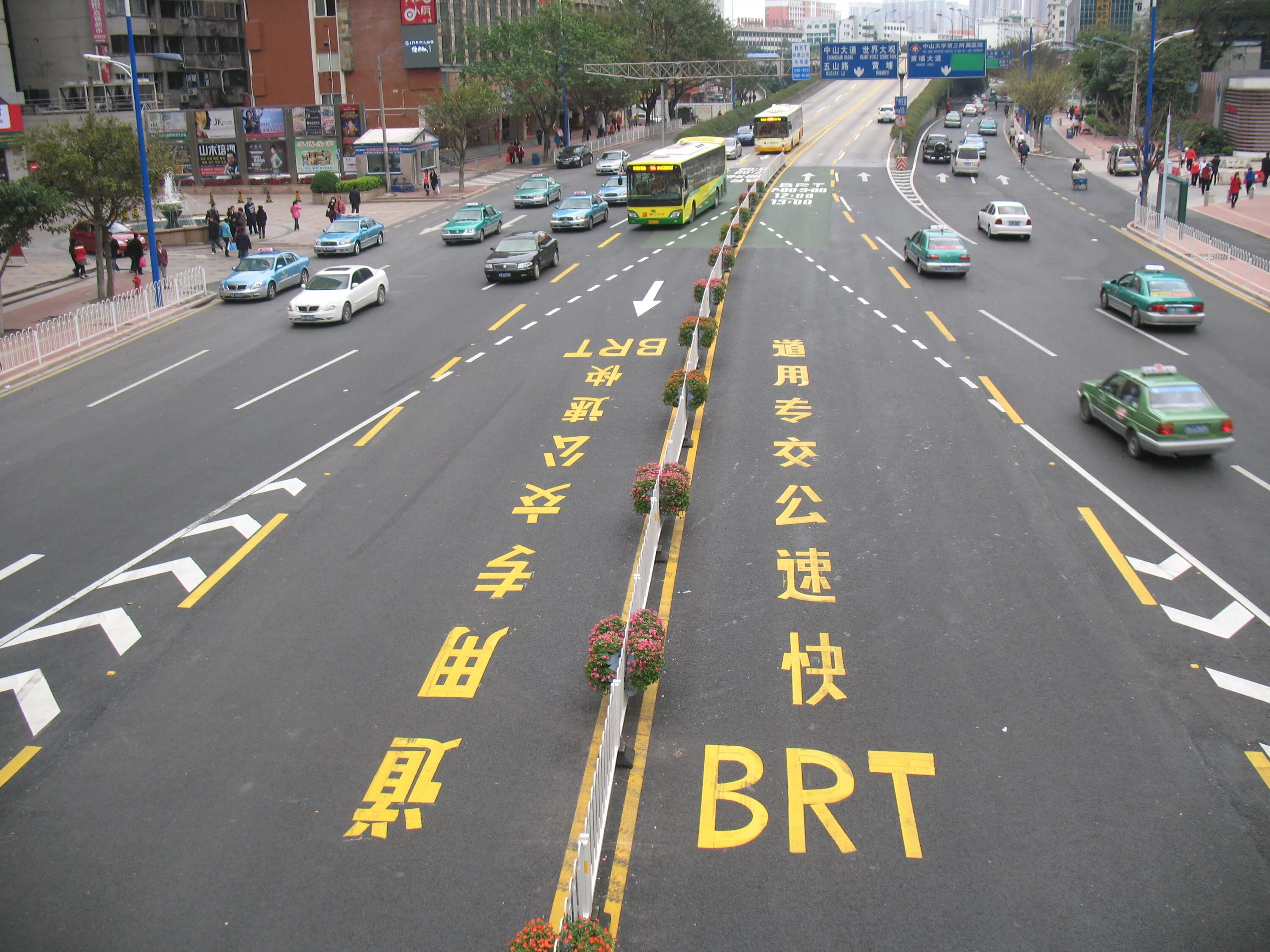 Китайский ост. BRT Китай Гуанчжоу. Автобусная остановка в Китае. Автобусная остановка на китайском. Остановки общественного транспорта в Китае.