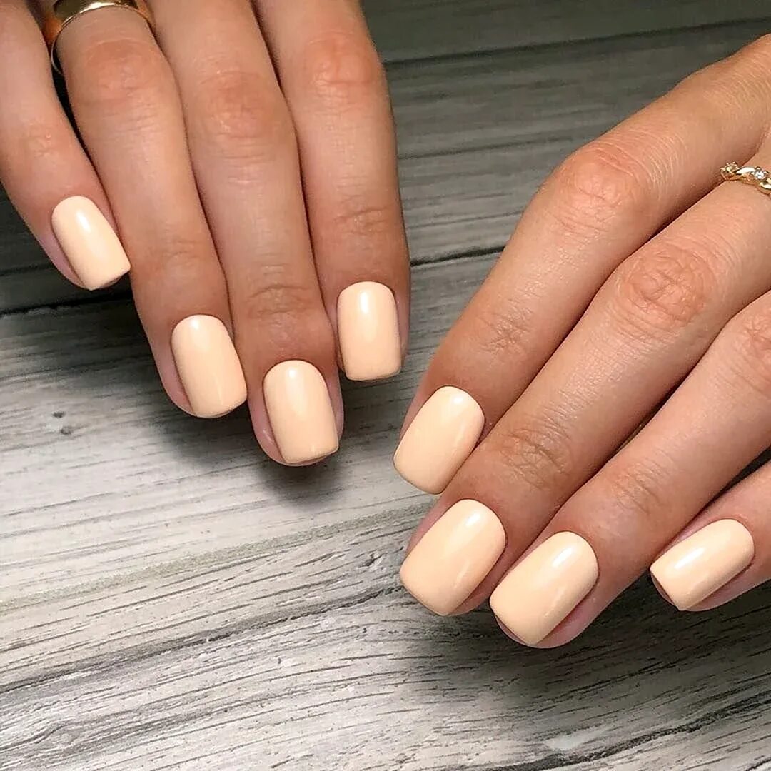 Бежевый цвет гель лака. Essie sand tropez. Маникюр телесного цвета. Бежевый гель лак. Ногти бежевого цвета.