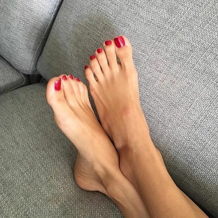 Feet dom