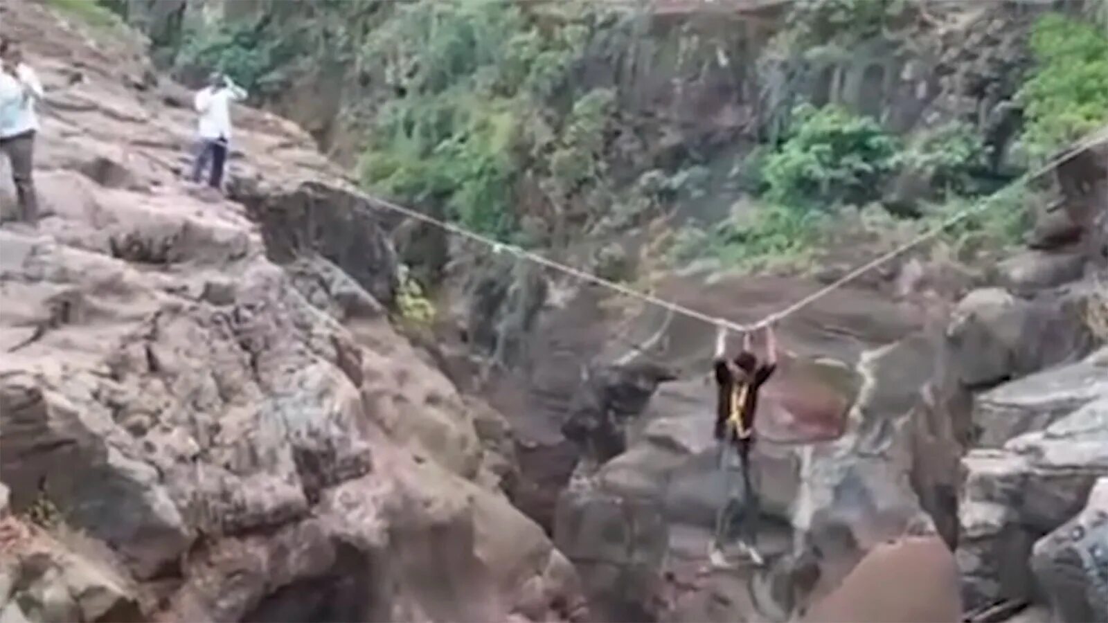 Ущелье биказ румыния. Попали в ущелье. Попали в ущелье. Теснина кадаргаван. Ущелье.