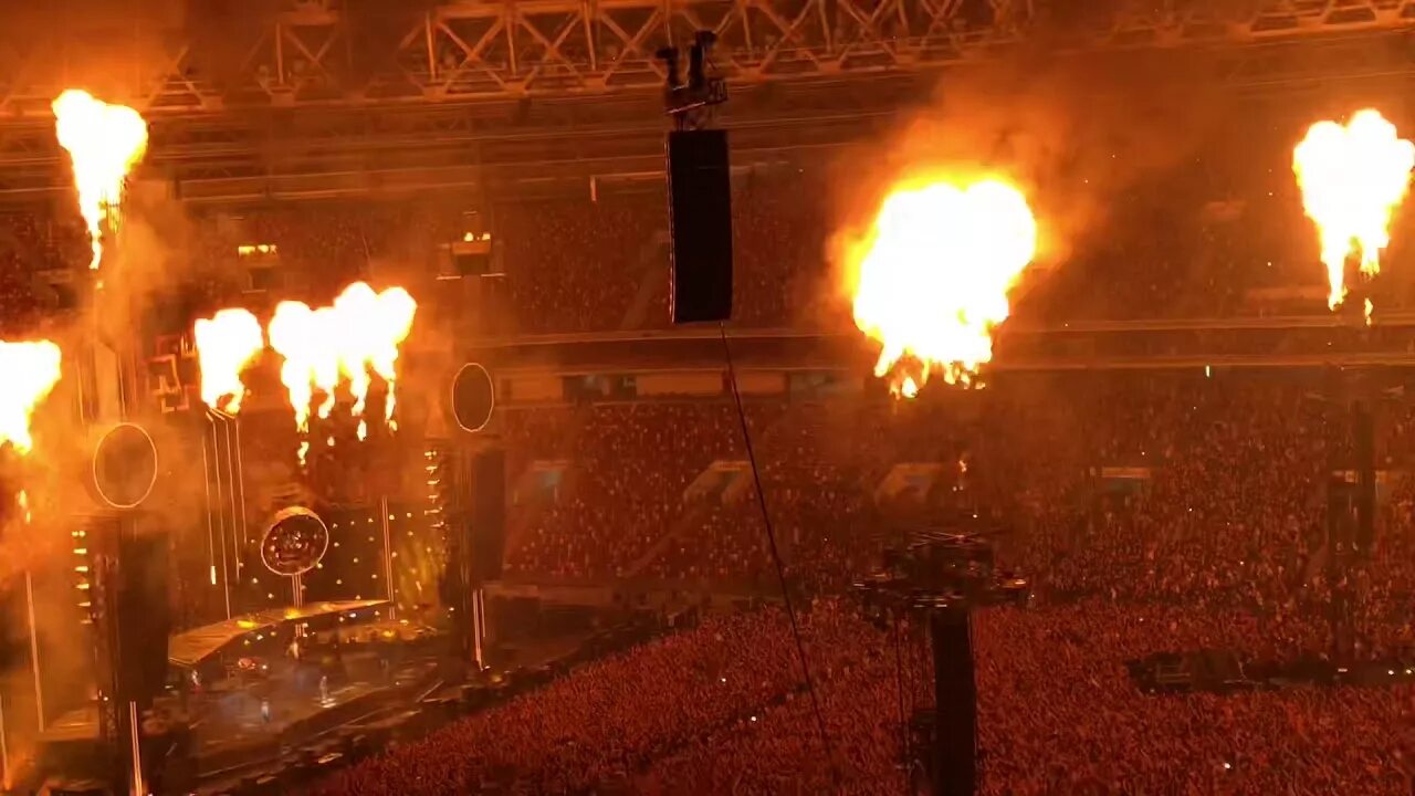 Рамштайн в москве 2019. Rammstein лужники. Рамштайн в москве 2019. Концерт рамштайн в лужниках 2019. Концерт рамштайн в москве 2019 в лужниках.