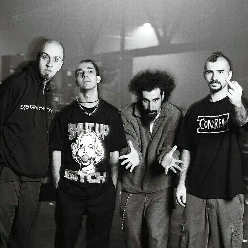 System of a down 1997. Систем оф а довн Дарон. Серж из соад. Группы System of a down в России. Система група