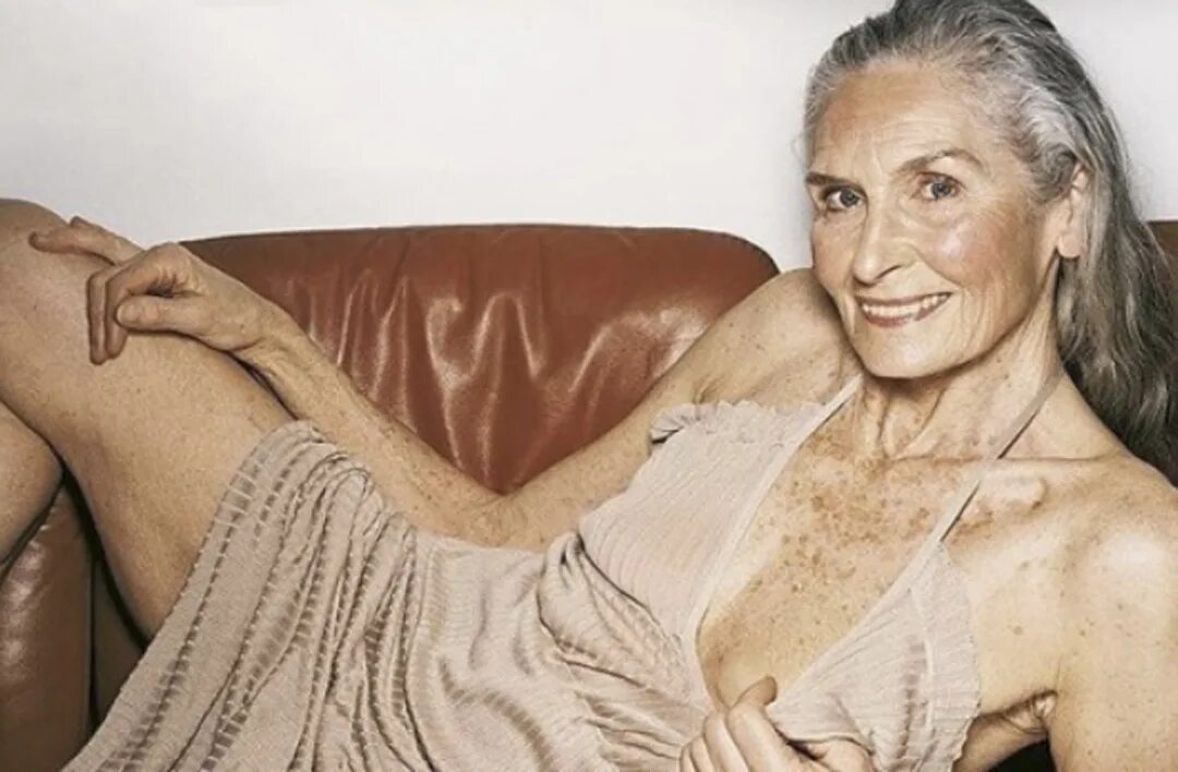 старая женщина в купальнике. древние старухи. старая тощая бабка. хелен рут элам ван винкль. хайди клум хэллоуин старушка.