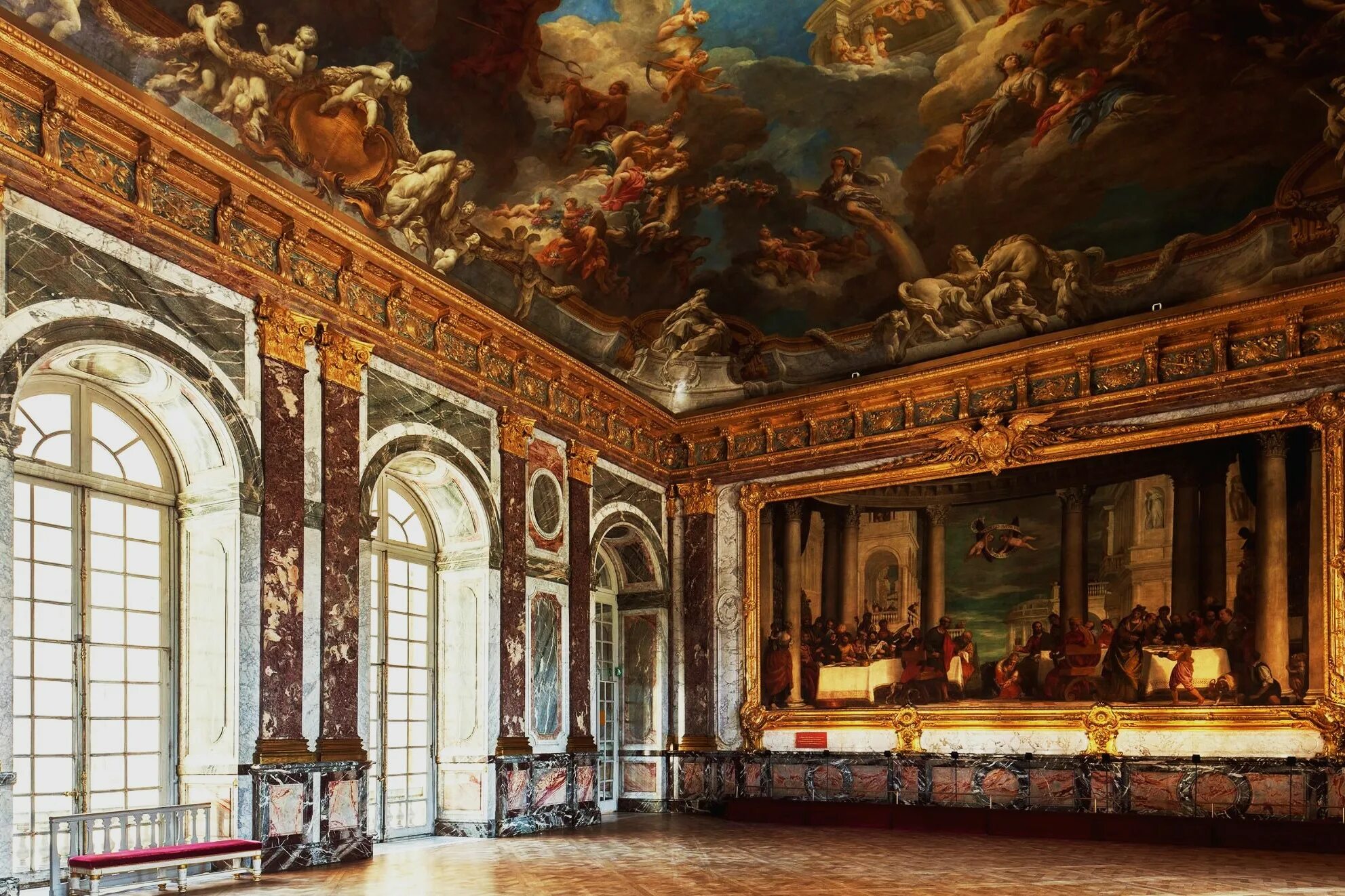 Зал 18 века. Версальский дворец салон геркулеса. Версаль зал геркулеса.