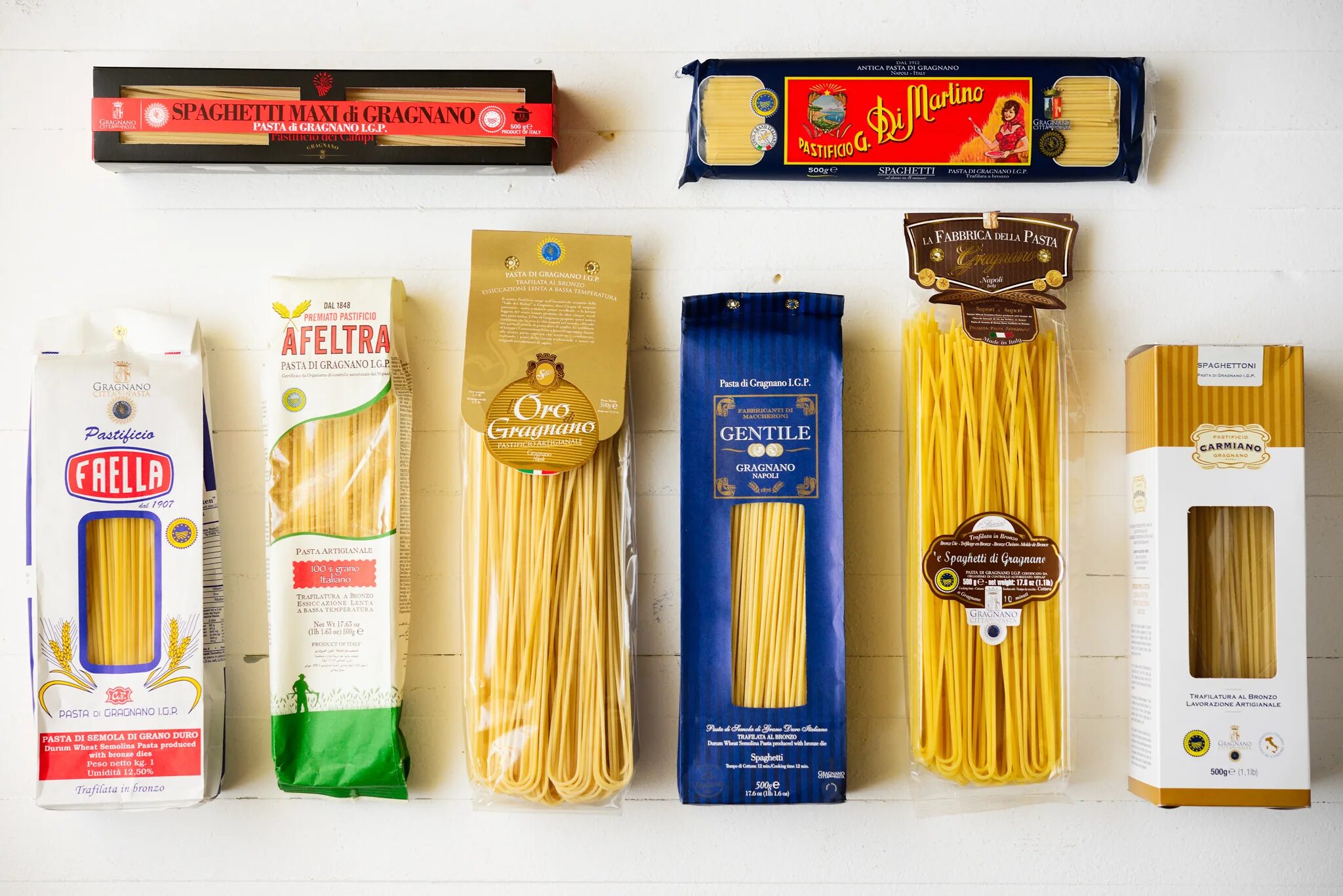 Упаковка макарон. Спагетти ди Граньяно. Спагетти Gentile 500 гр. Спагетти lungho 50 см. Макароны в упаковке.