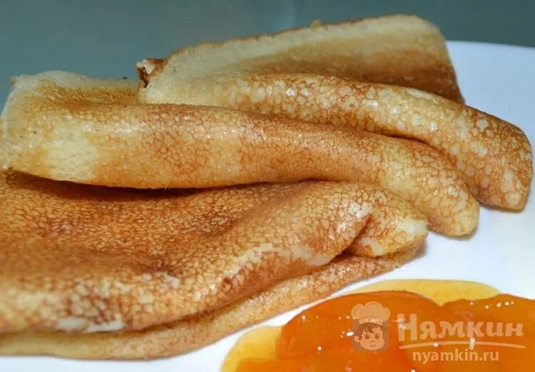 Заварные блины на молоке с дырочками. Заварные блины на молоке с дырочками. Блины ажурные тонкие. Заварные блины на молоке и кипятке рецепт. Блины на молоке рецепт.