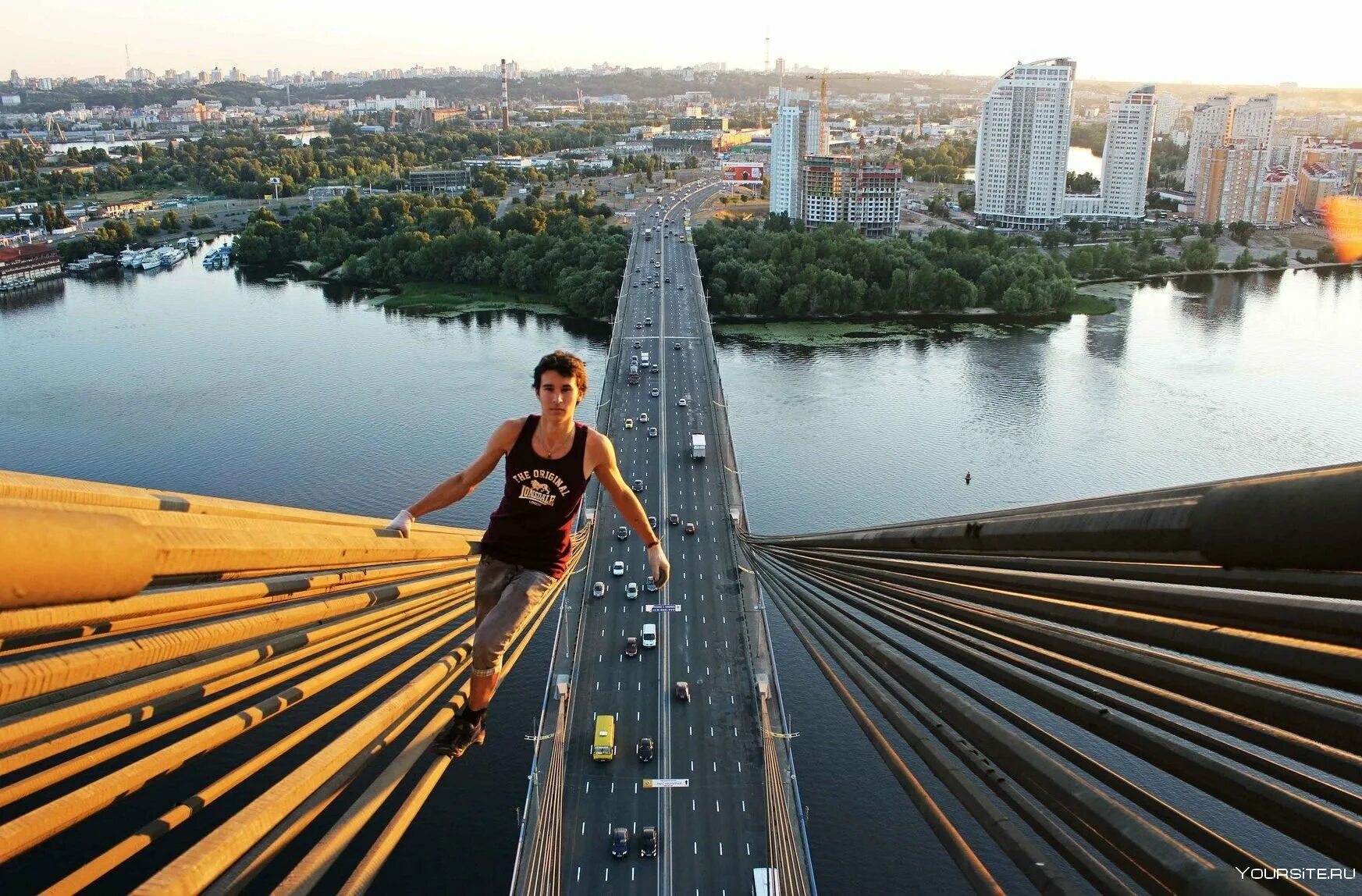 Самые опасные увлечения. Селфи с мостом.