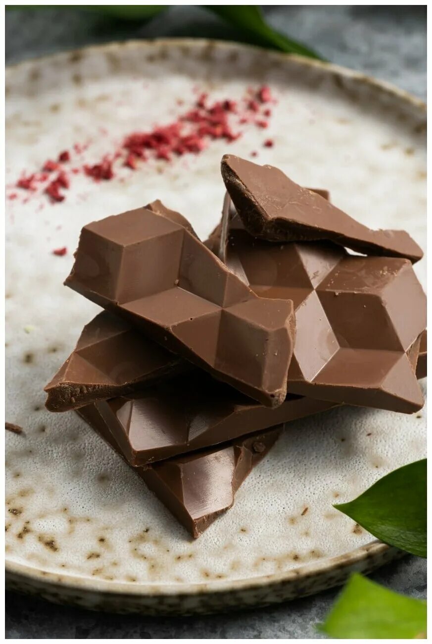 2. 6. твердый молочный шоколад. молочный шоколад эдгар. плитка шоколада 2.