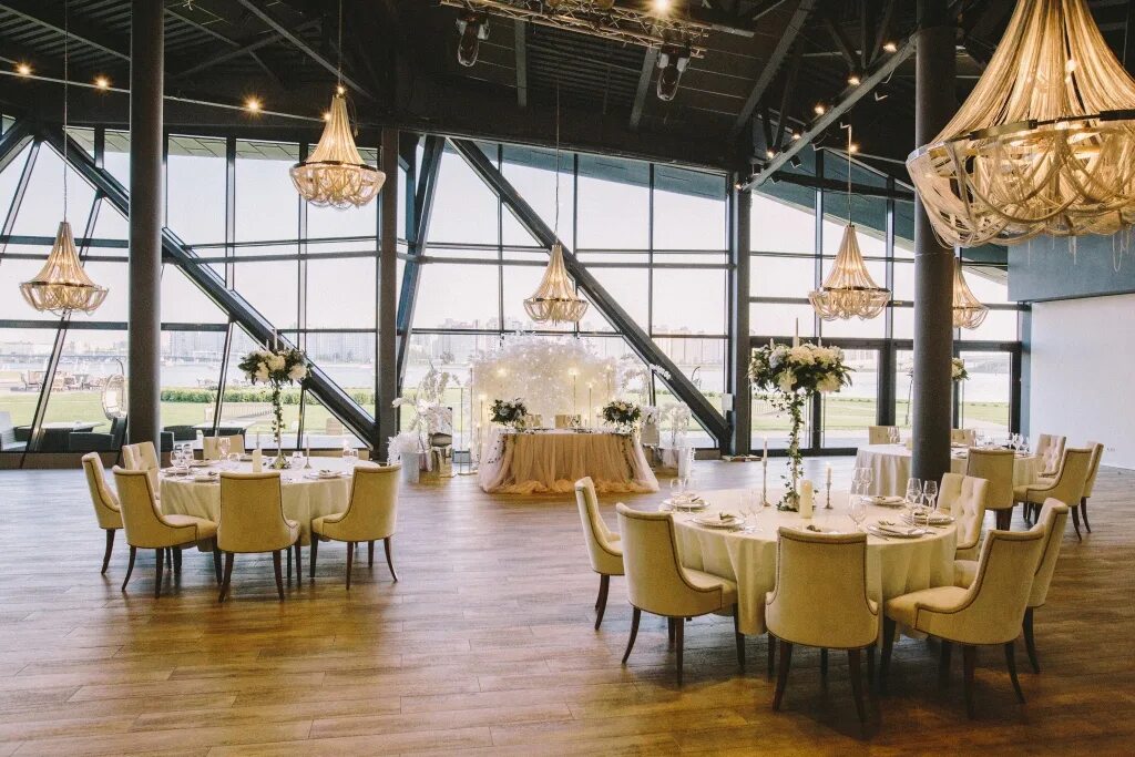 Роял бич ресторан спб. Ресторан royal beach в санкт-петербурге. Ресторан бич. Royal beach ресторан спб. Ресторан на крестовском острове роял бич.