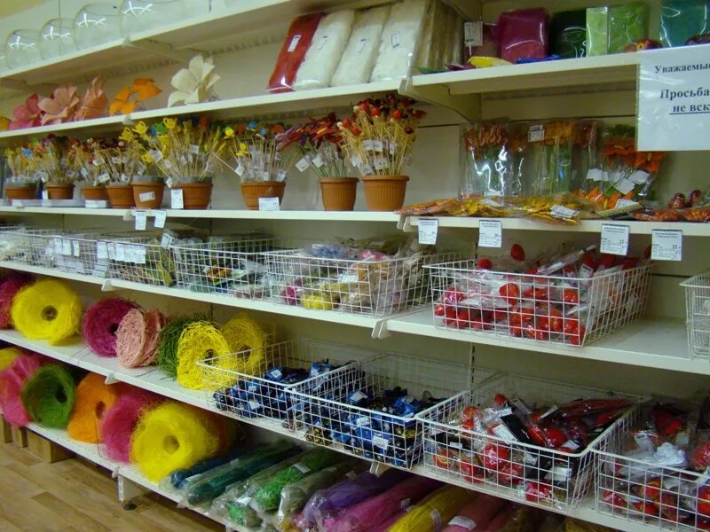 Где в новосибирске можно купить недорогой. Оборудование для цветочного магазина. Магазин флориста. Торговое оборудование для цветочного магазина. Для флористики интернет магазин.