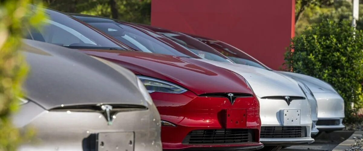 Автомобили Tesla стали лучше определять местоположении iphone.