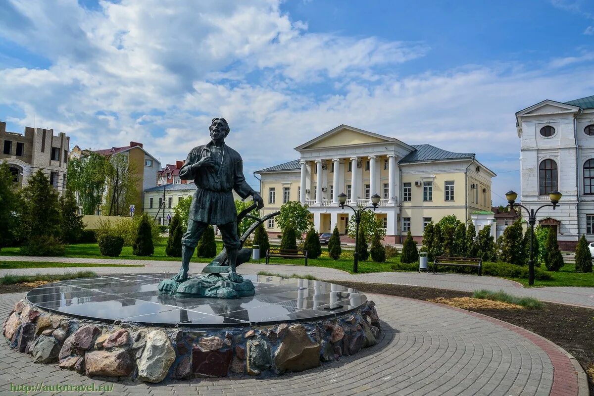 Сайт тамбов. Памятник русскому мужику в тамбове. памятник крестьянину в тамбове. сквер тамбов тамбовскому мужику. памятник тамбовскому мужику.